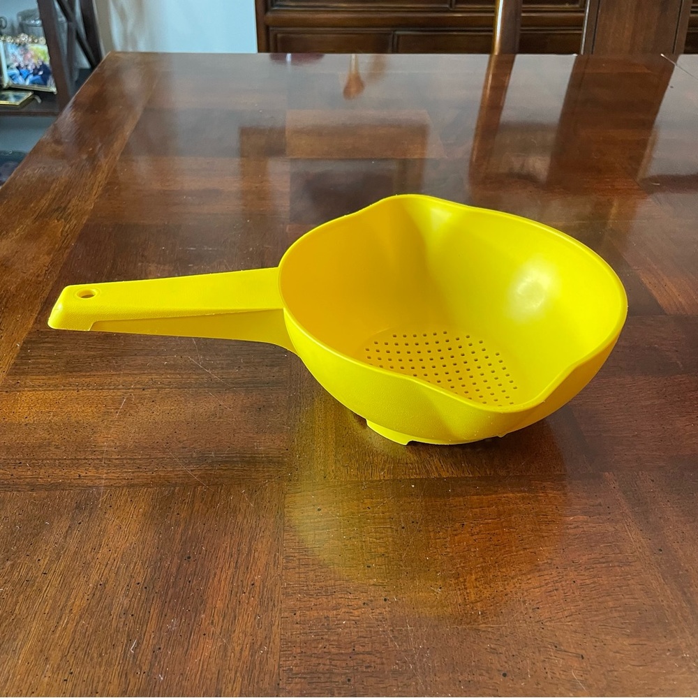 Tupperware Yellow Strainer Drainer Colander
